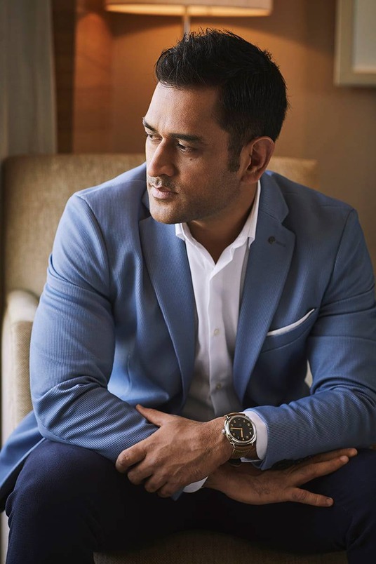 MS Dhoni follows only 4 profiles on Instagram. And, they are Sakshi Singh, Ziva Singh Dhoni, Amitabh Bachchan and Eeja Farms.